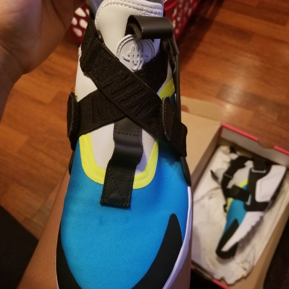 Shoes - Picture 2 of 4